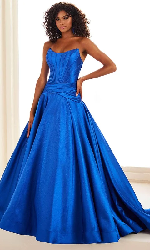 TightcontestEllie Wilde EW36105 - Strapless Pleated Waist Prom Gown