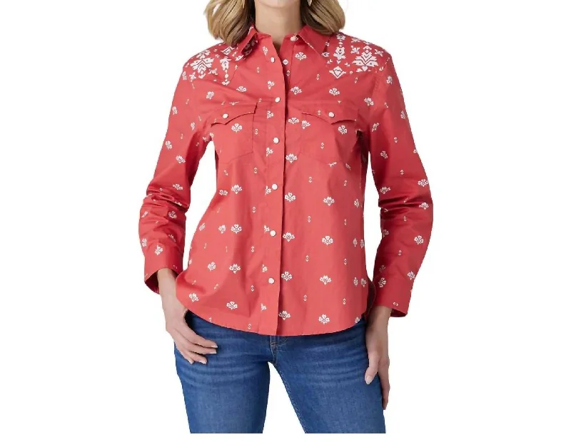 College ShirtsWomen's Retro Western Snap Shirt In Red